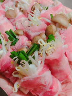 クルクル巻いて☆野菜たっぷり♪豚キムチ鍋-レシピのメイン写真