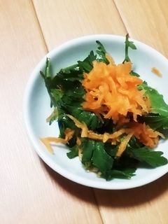 春菊とニンジンの生サラダ-レシピのメイン写真