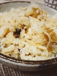 おこげ付き☆きのことツナの炊き込みご飯-レシピのメイン写真