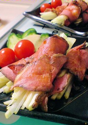 お肉好きのサラダ♪ローストビーフ巻き巻き-レシピのメイン写真
