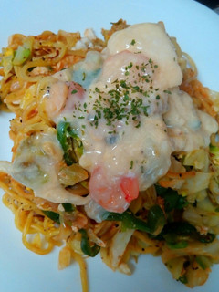 焼きそばに海鮮クリームソース-レシピのメイン写真