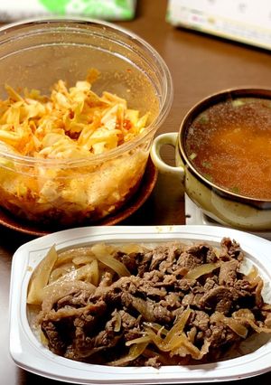 牛丼とキャベツサラダと味噌汁-レシピのメイン写真