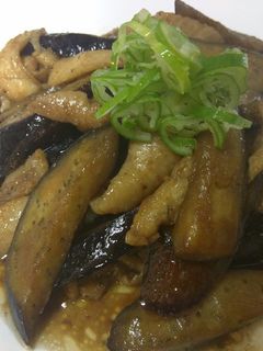 簡単!ナスと鶏皮の炒め物-レシピのメイン写真