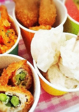スーパーの惣菜で紙コップ弁当-レシピのメイン写真