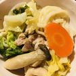 バター風味の鶏肉の色々野菜の寄せ鍋うどん