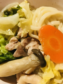 バター風味の鶏肉の色々野菜の寄せ鍋うどん-レシピのメイン写真