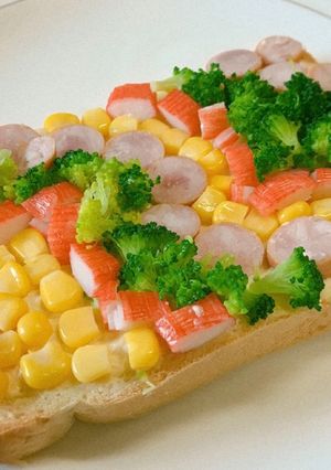 クリスマスカラー☆ 朝食☆楽しいトースト-レシピのメイン写真