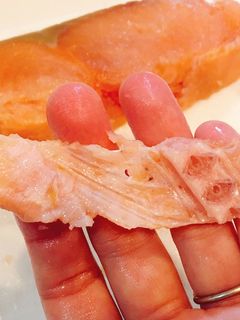 初心者さんも簡単!鮭の皮&骨取り方法-レシピのメイン写真