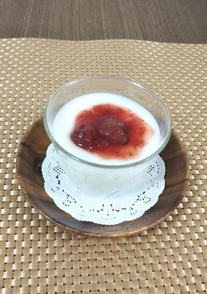 ぷるぷるミルクゼリーアヲハタジャム添え-レシピのメイン写真