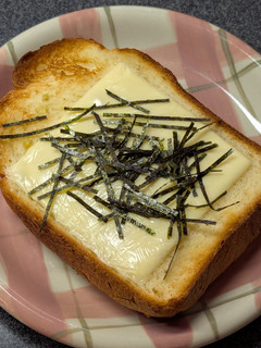 ピりっと刺激的♡大人ワサビチーズトースト-レシピのメイン写真