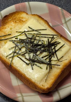 ピりっと刺激的♡大人ワサビチーズトースト-レシピのメイン写真