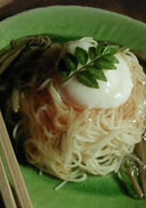 COBYさん＆陽☆さんに捧ぐ　ジュンサイの冷製パスタ　ゼリーコンソメソース　温泉たまごのせ-レシピのメイン写真