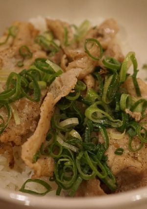 豚ロースのネギたっぷり塩だれ丼-レシピのメイン写真