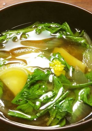 春菊、じゃがいも、玉葱のお味噌汁-レシピのメイン写真