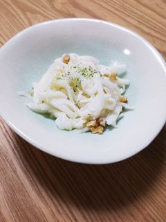 大量消費 大根とクルミの簡単サラダ-レシピのメイン写真