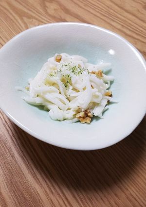 大量消費 大根とクルミの簡単サラダ-レシピのメイン写真