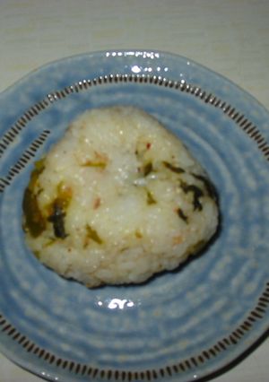 栄養満点☆魚味付け缶と高菜のおにぎり-レシピのメイン写真