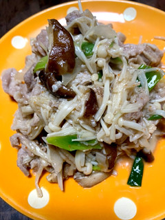 切って加えるだけ!豚肉とキノコピリ辛炒め-レシピのメイン写真