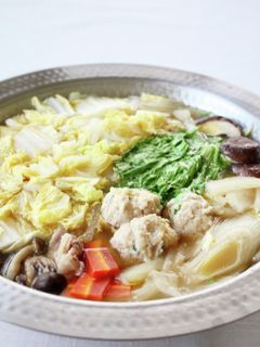鍋の素不要!鶏がらだしで【鶏鍋】とり鍋-レシピのメイン写真