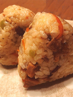 【使いきり】焼き鳥缶の五目風おにぎり-レシピのメイン写真