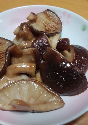 ぷるるんシイタケのバター醤油焼き-レシピのメイン写真
