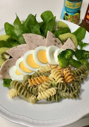 ルッコラとハムとマカロニのサラダ-レシピのメイン写真