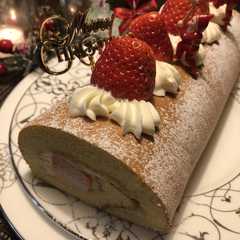 รูปของ Ｘｍａｓに・・・苺のロールケーキ