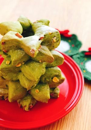 ほうれん草生地のクリスマスツリーパン-レシピのメイン写真