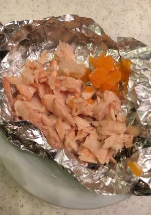 離乳食中期の取り分け〜鮭のホイル焼き-レシピのメイン写真