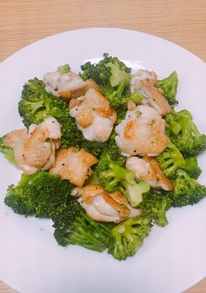 ブロッコリーと鶏肉のニンニク炒め-レシピのメイン写真
