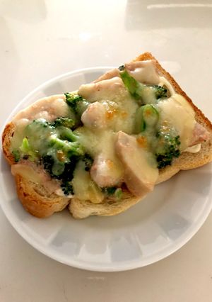 根菜とブロッコリーの明太チーズトースト-レシピのメイン写真
