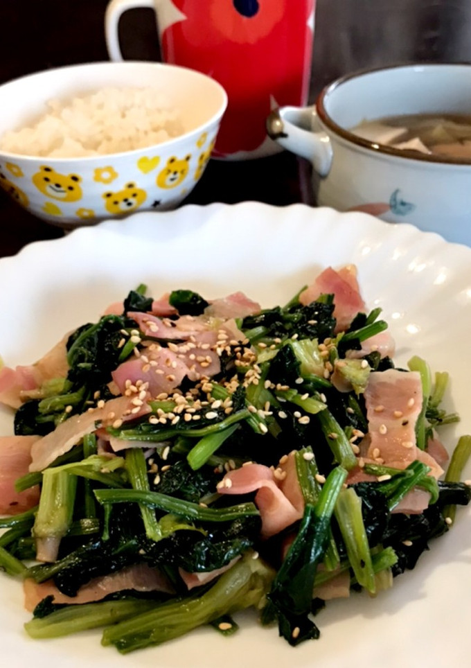 ごま油香るほうれん草とベーコンの中華炒め-レシピのメイン写真