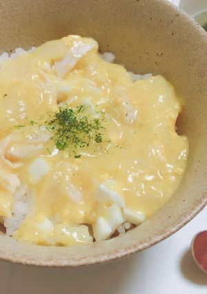 【離乳食中後期】ゆで卵の卵黄で親子丼-レシピのメイン写真
