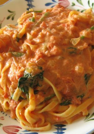 海老とほうれん草のトマトクリームパスタ-レシピのメイン写真