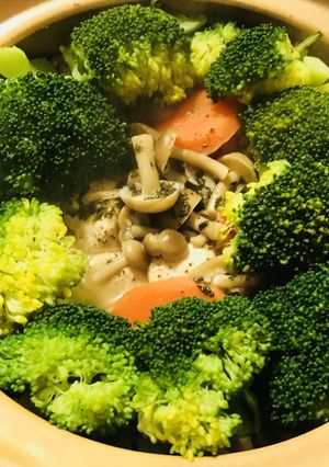 鶏肉と丸ごとレタスの洋風野菜コンソメ鍋-レシピのメイン写真