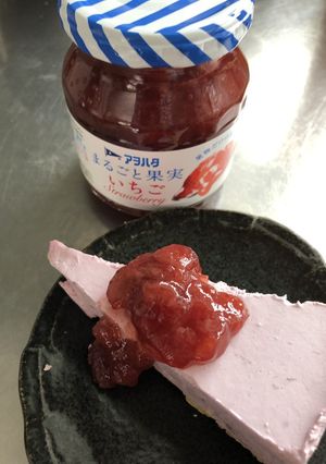 レアチーズケーキにジャムかけ-レシピのメイン写真