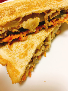 味噌マヨ豚コマと人参ごぼうのホットサンド-レシピのメイン写真