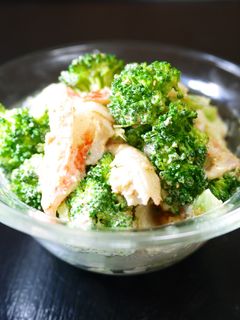 レンジブロッコリーカニカマ胡麻マヨサラダ-レシピのメイン写真