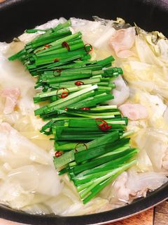 もつ鍋風♪キャベツと豚肉のにんにく鍋-レシピのメイン写真