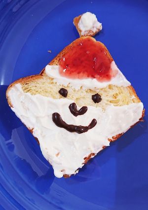 クリスマスにトーストでサンタ♪-レシピのメイン写真