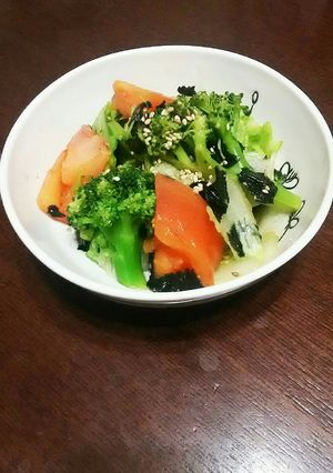韓国風なブロッコリーとレタスの和え物。-レシピのメイン写真
