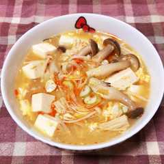 รูปของ キノコと豆腐の酸っぱ辛味噌汁