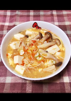 キノコと豆腐の酸っぱ辛味噌汁-レシピのメイン写真