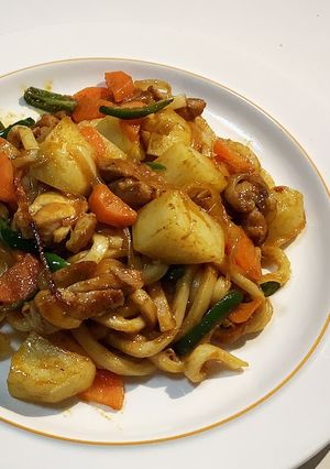 焼きうどんを超えた!本格チキンカレー焼きうどん-レシピのメイン写真
