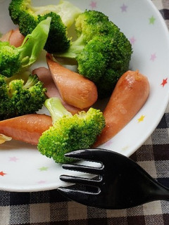 ブロッコリーソーセージ!にんにく風味炒め-レシピのメイン写真