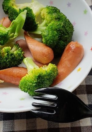 ブロッコリーソーセージ！にんにく風味炒め-レシピのメイン写真