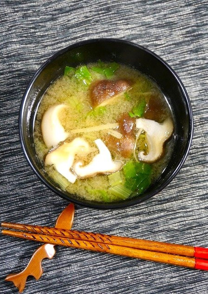 簡単！椎茸と小松菜の生姜お味噌汁-レシピのメイン写真