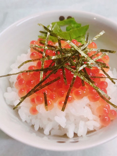 イクラ丼☆〜手作りのイクラの醤油漬けで-レシピのメイン写真