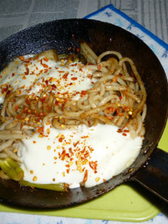セロリ+モッツァレラ・チーズの焼きうどん-レシピのメイン写真