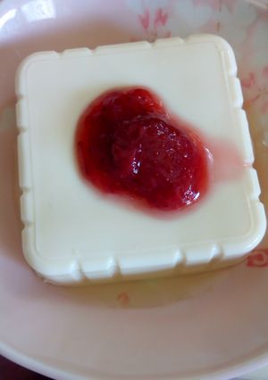冷奴にイチゴジャム-レシピのメイン写真